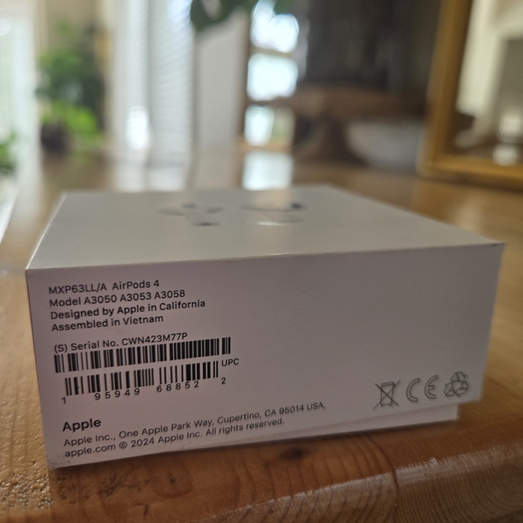 Apple AirPods 4 Wireless Earbuds - Classic White - Picture 3 of 4